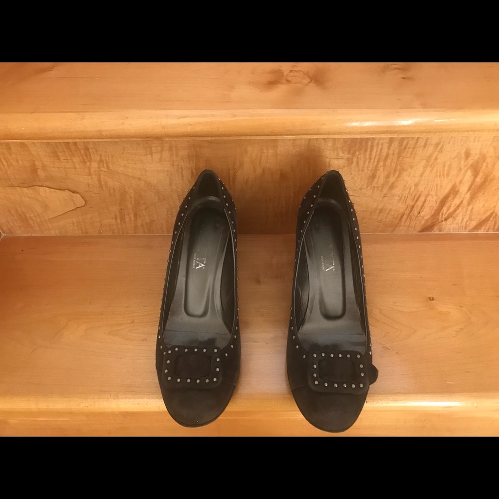 A suede heeled shoes